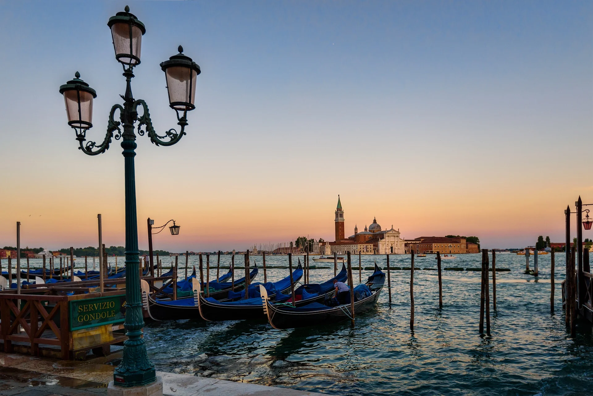 venice-1546900_1920.jpg