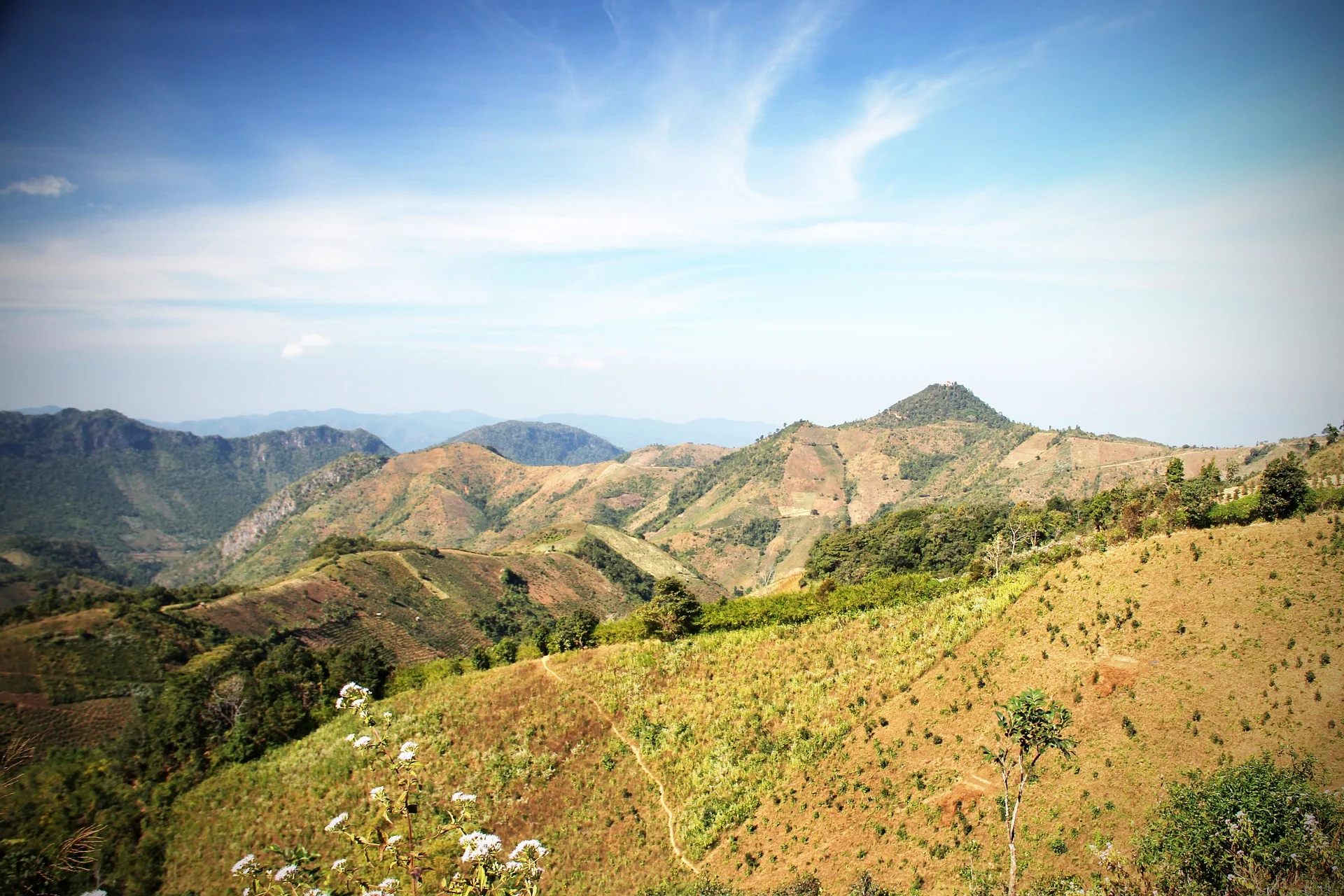 mountains-1559724_1920.jpg