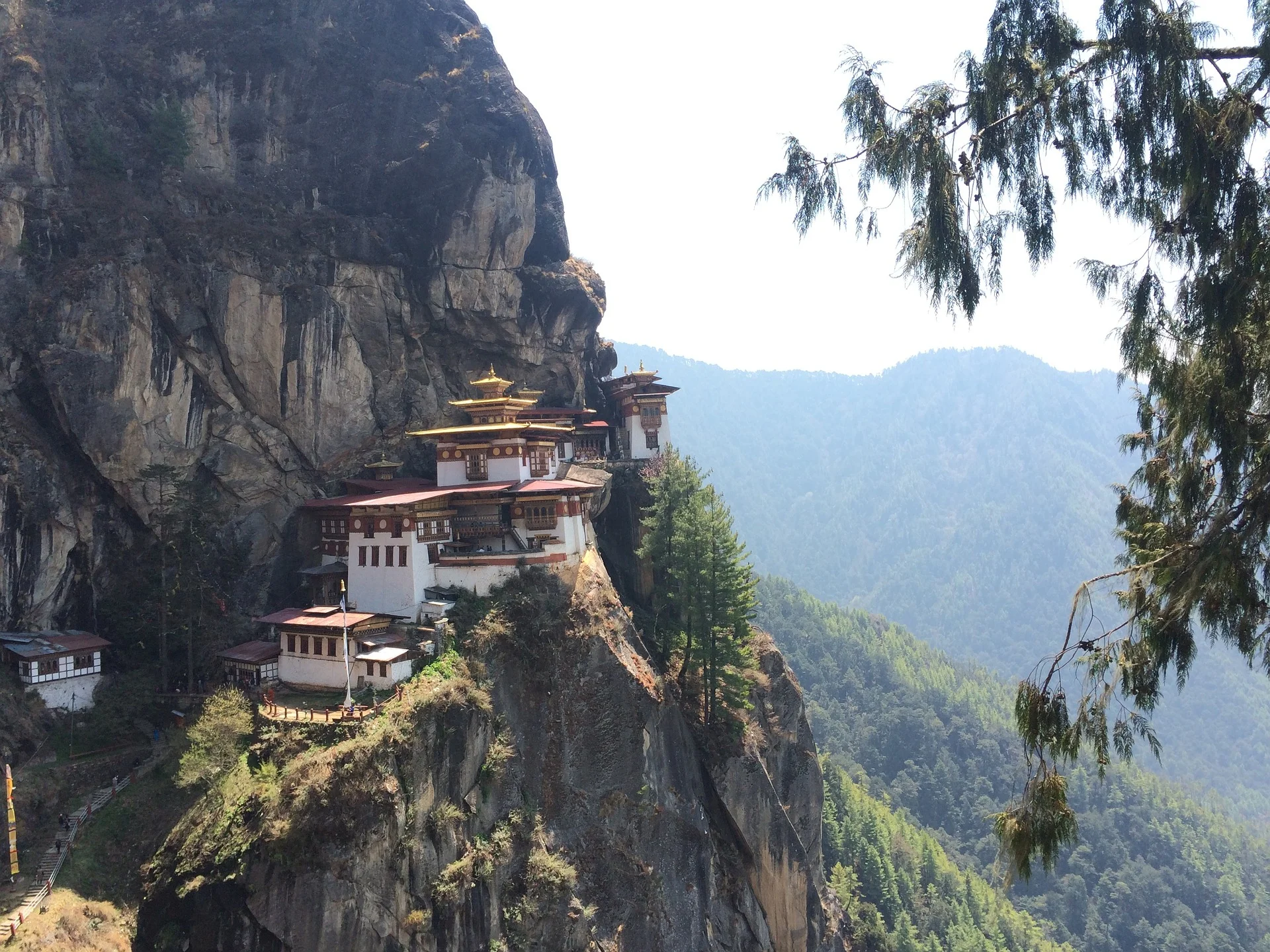 tiger-nest-1387191_1920.jpg