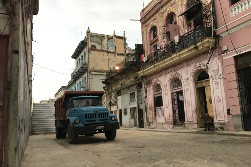 sunrise-walk-old-havana-truck.jpg