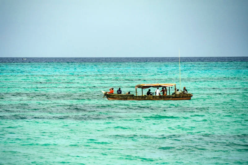 serengeti-wildlife-and-wonders-zanzibar-boat.jpg