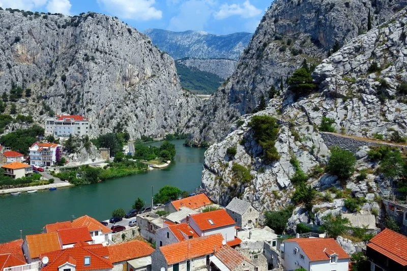 best-places-to-visit-in-croatia-omis.jpg