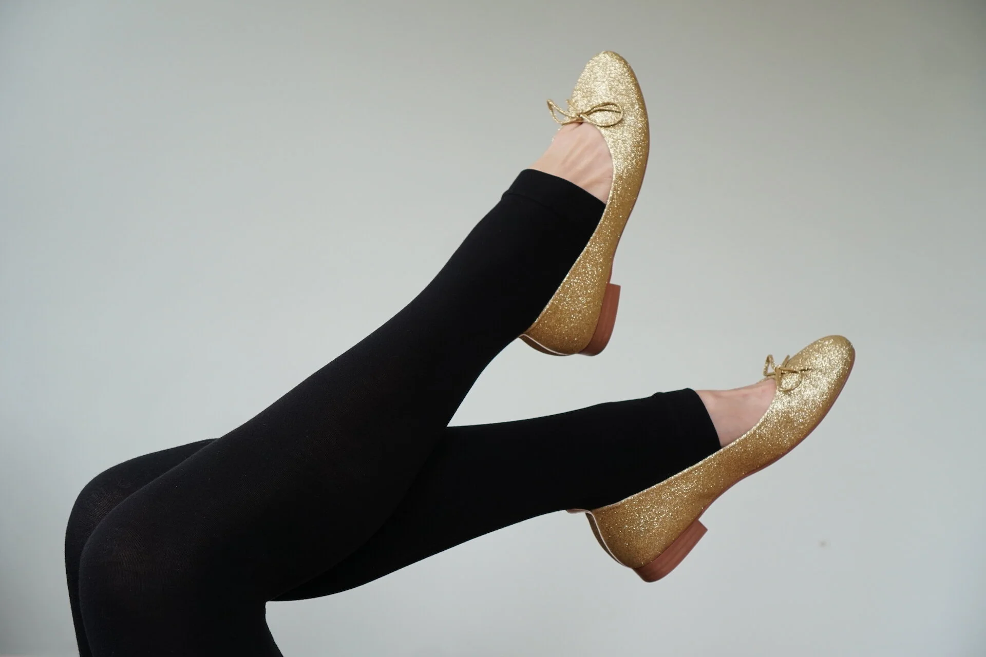 FionaGoldBlackStockings1.jpeg
