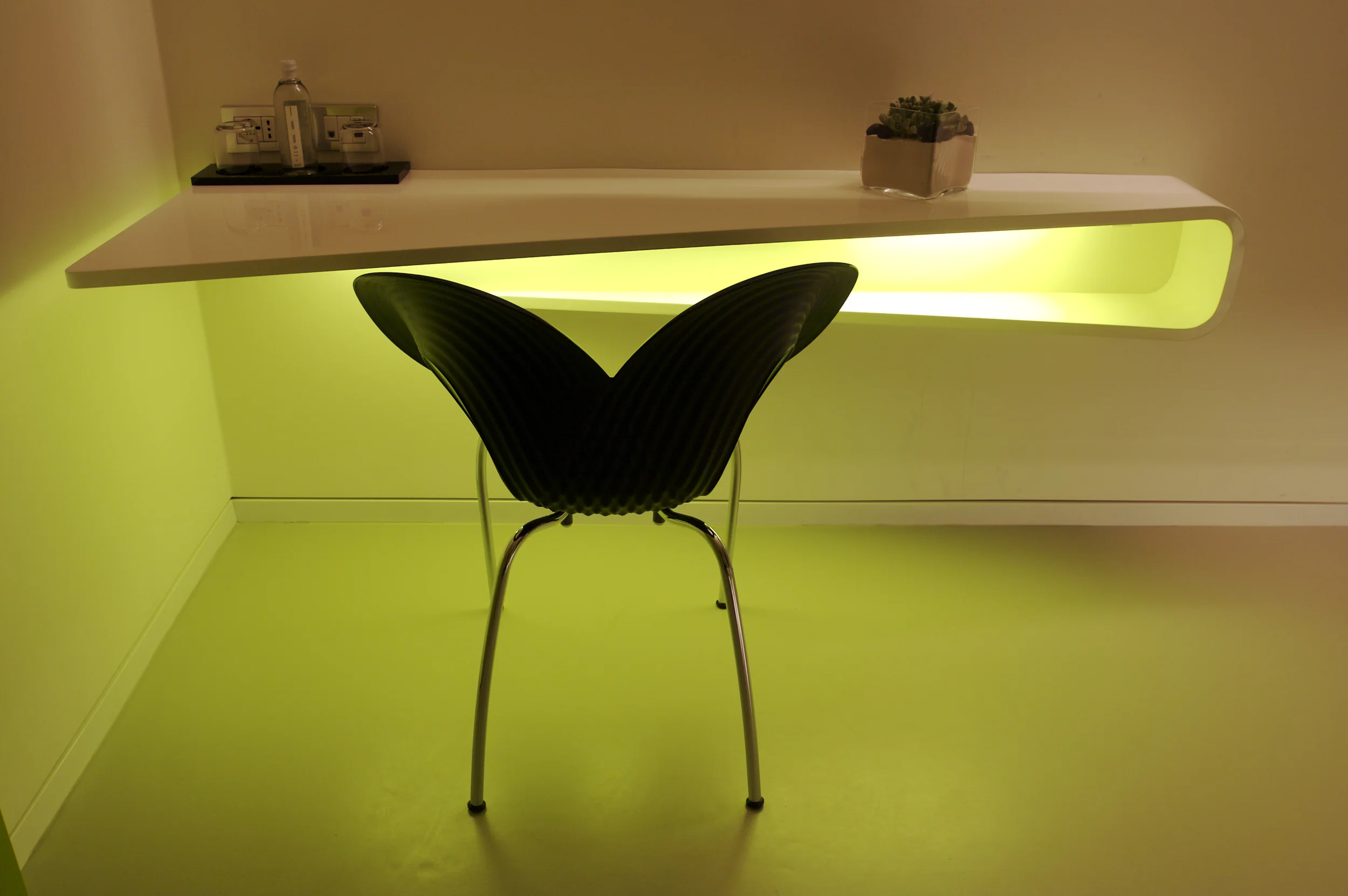 BEDROOM_CHAIR GREEN.jpg