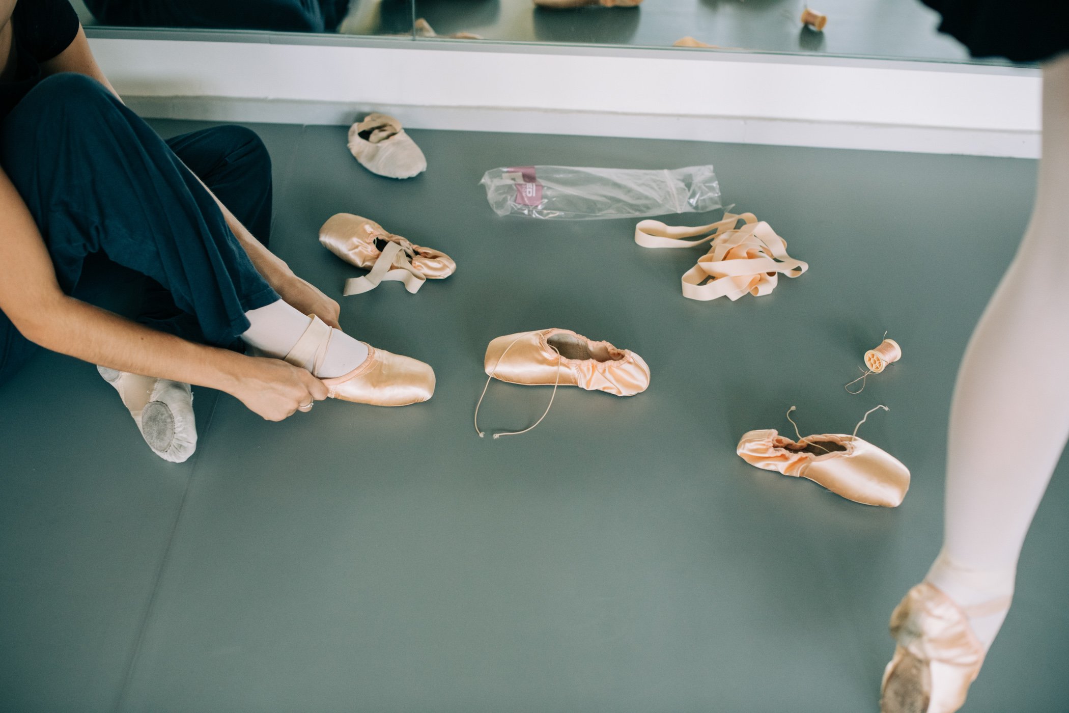 chaussons de danse classique et accessoires Zoé wittering photographe