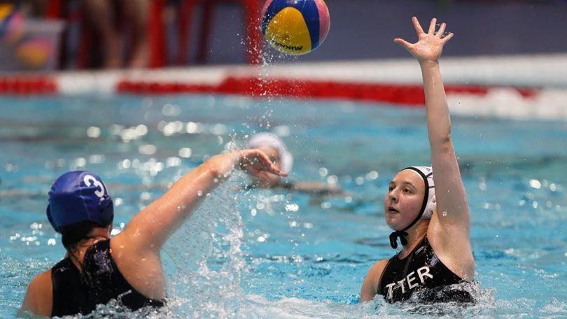 Anna defending for Lutra