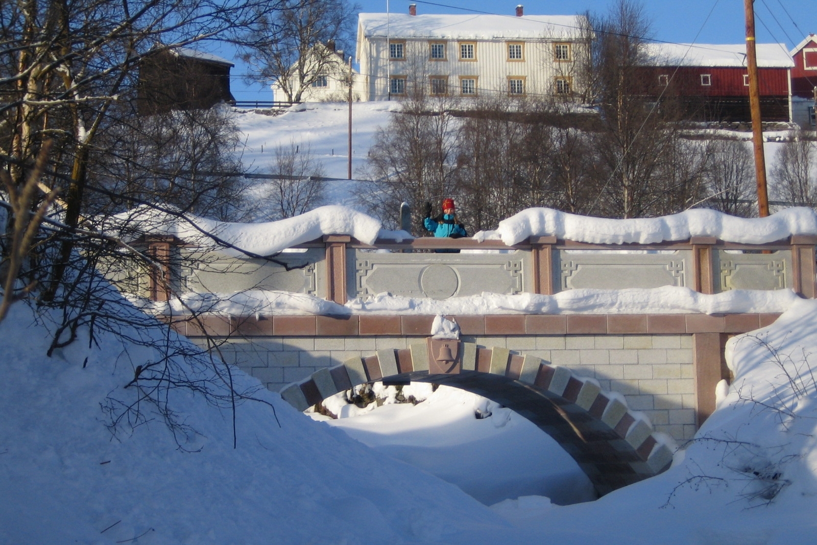   Snø skaper vakre vinterlandskap.  