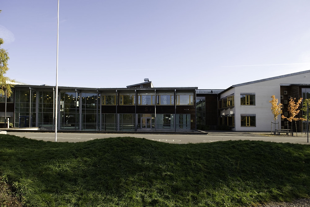   Terrengformer og skoleplass (foto: Dag Jenssen)  