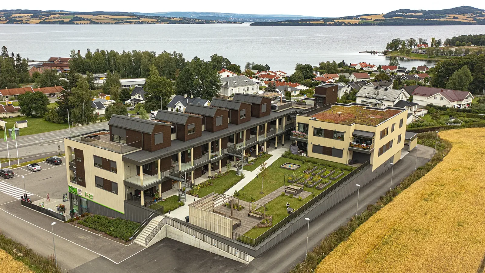   BAKKETUNET, KIWI KAPP  Feste Kapp   