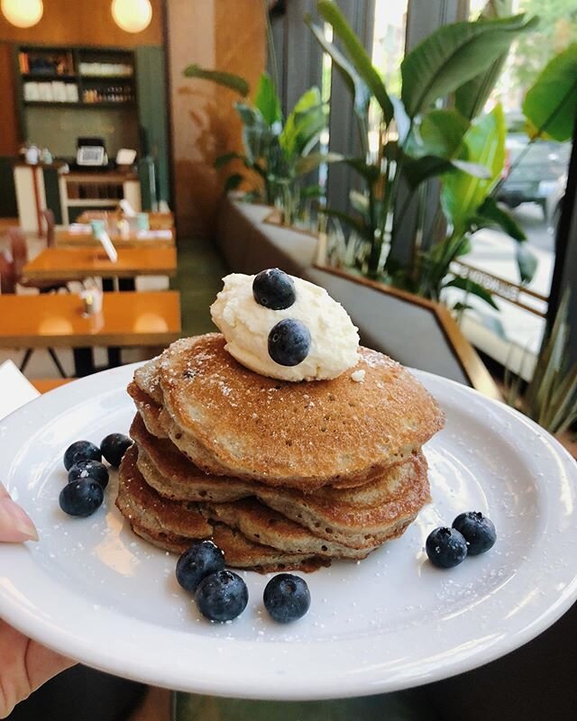 BLUEBERRY MUFFIN PANCAKES 🥞 🤤 🍴 wow y&rsquo;all, went for a very safe outing at @unionteller_ inside @thefairlanehotel this past weekend and still regretting not getting another order of these pancakes to go.😬 They had the perfect amount of crisp