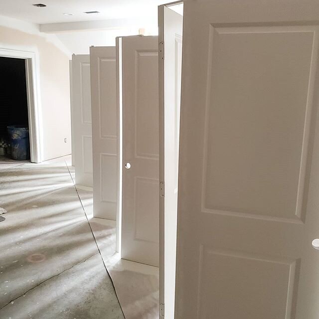 Jobsite visit late in the day with the sun coming through the interior doors that were just sprayed with the final coat of @benjaminmoore paint. 📸
.
.#homebuilder #homebuilding #architect #architecture #design #interiordesign #customhome #custombuil