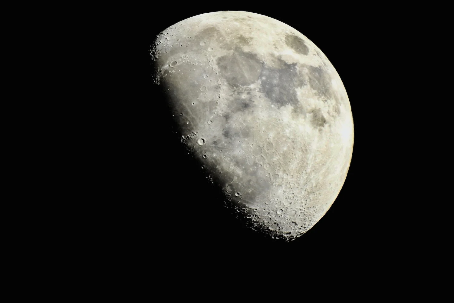 Photo by Manuel Araújo on Unsplash