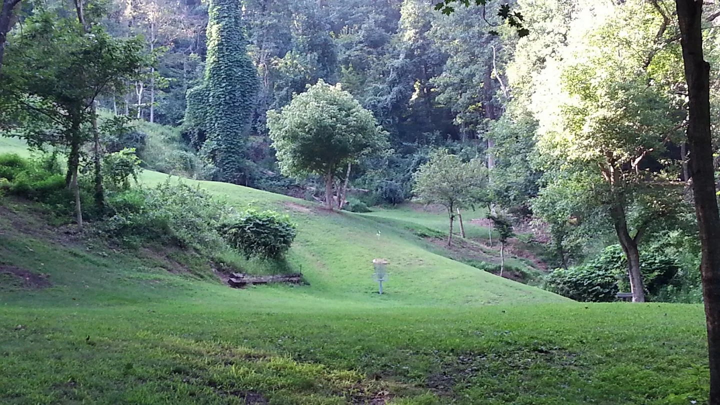 Redeemer Park: Beautiful Disc Golf Course in Charleston West Virginia