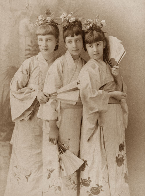 Ethel Field (at center) with friends Alice Keith and Florence Otis, as the "Three Little Maids"