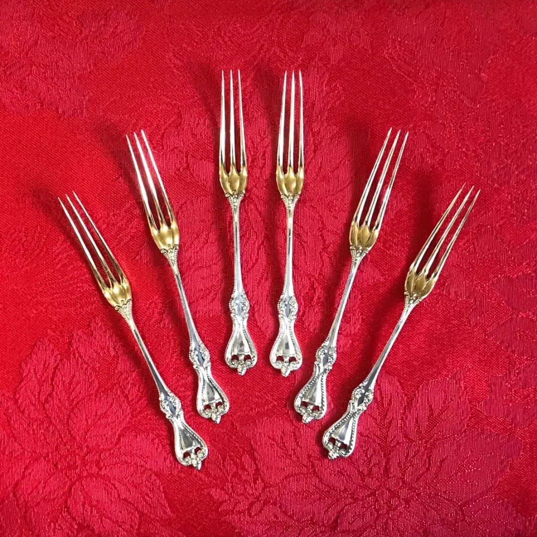 This week&rsquo;s 📸 Photo Friday 📸 celebrates May as National Strawberry Month! 

🍓🍓🍓🍓🍓🍓🍓🍓🍓

The image shows a set of sterling silver strawberry forks made about 1895 by Towle Silversmiths in the &ldquo;Old Colonial&rdquo; pattern. 

In Ma