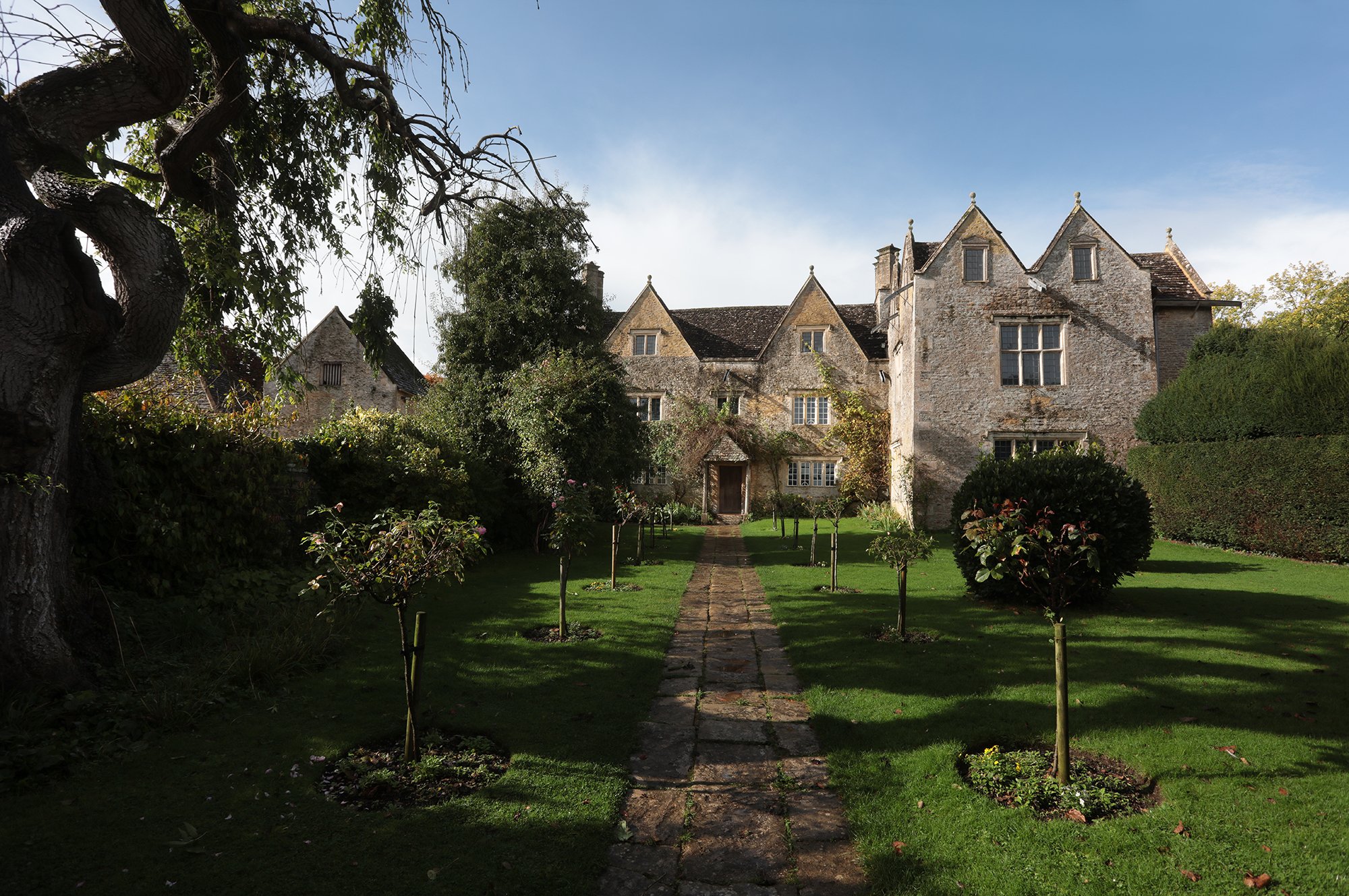 ONLINE - "A vision rather than a dream": The Society of Antiquaries' Kelmscott Manor Past, Present and Future Project