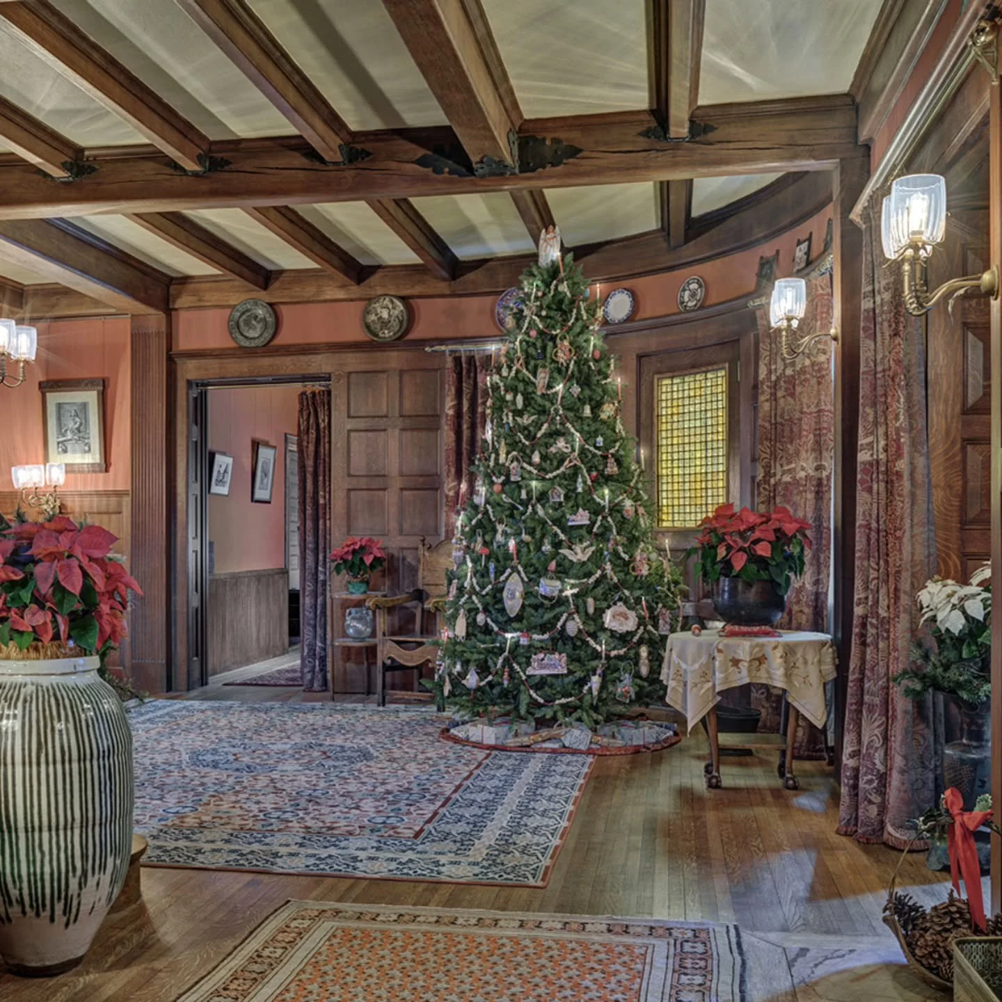 Our popular Christmas Candlelight Tours return the weekends of December 13-14 and 20-21. 

One hour docent-led tours, beginning at 4:30pm and running every 15 minutes, will explore how the Glessners celebrated the holiday in the late 19th century wit