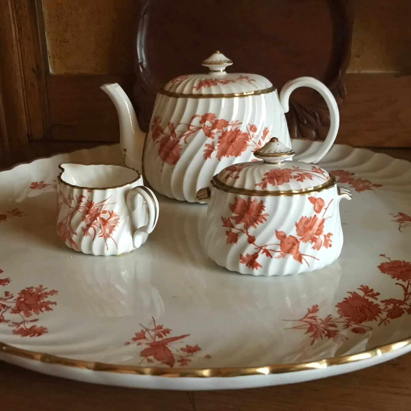 This week&rsquo;s 📸 Photo Friday 📸 shows part of a porcelain tea set made by Minton in Staffordshire, England around 1900. 

Sets such as this would include the serving pieces shown here, as well as tea cups and saucers, and often dessert plates. 
