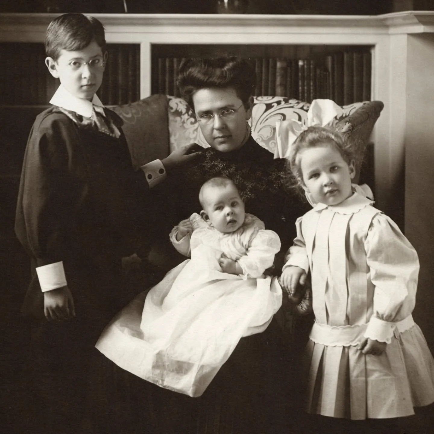 Join us online on Wednesday, March 25 at 7:00pm when we explore &ldquo;The Homes of Frances Glessner Lee.&rdquo; 

Sites to be explored include her Chicago house at 1700 S. Prairie Avenue (shown above), and her beloved cottage at The Rocks in New Ham