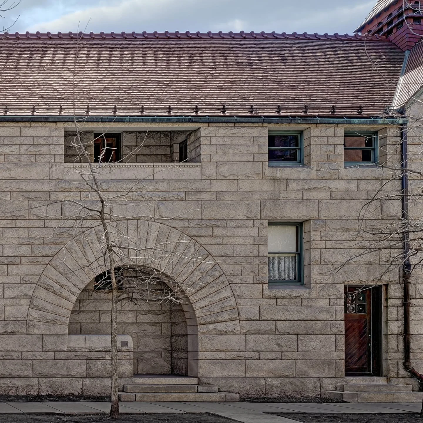 This week&rsquo;s 📸 Photo Friday 📸 shows the north side of the house along 18th Street, with its separate entrances for the female and male servants. The female staff entered through the large arch, while the male staff entered through the more mod