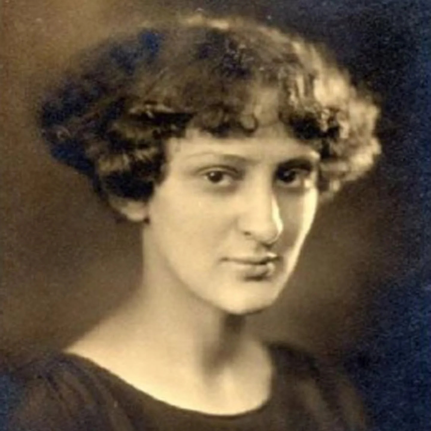 On Monday, November 16 at 7:00pm, @theshakespeareprojectofchicago will appear at&nbsp; Glessner House to present &ldquo;Dear Rhoda,&rdquo; a theatrical reading with music. 

Inspired by the real-life letters of Chicago bookseller Jerry Nedwick, the p