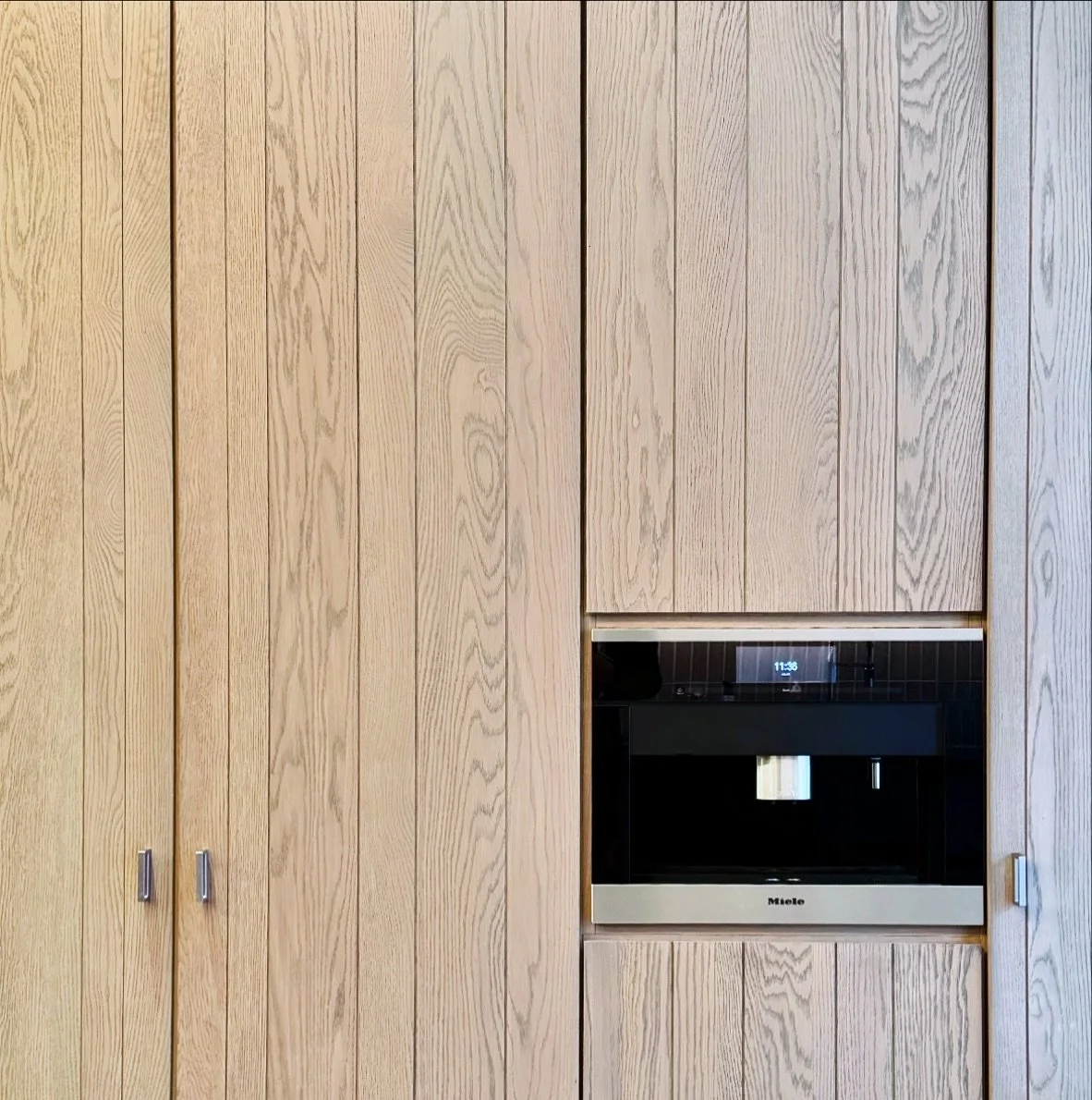 A common concept that we use in our projects is behavioral management through accountability. Aka common sense.
This is something that works at all levels but is especially interesting in break rooms. The client&rsquo;s first intuition assumes is tha