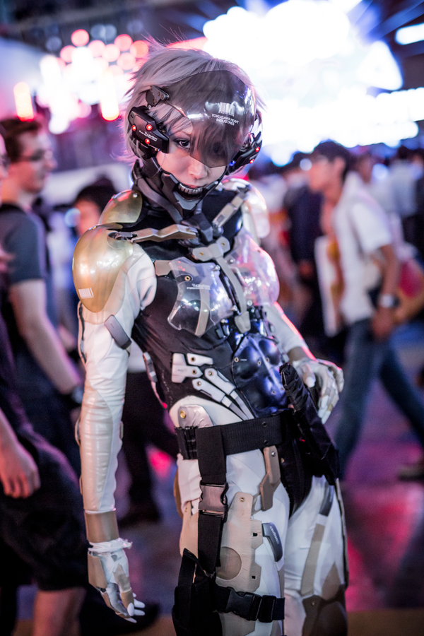 Super Rad METAL GEAR SOLID Raiden Cosplay with Motorized Helmet ...