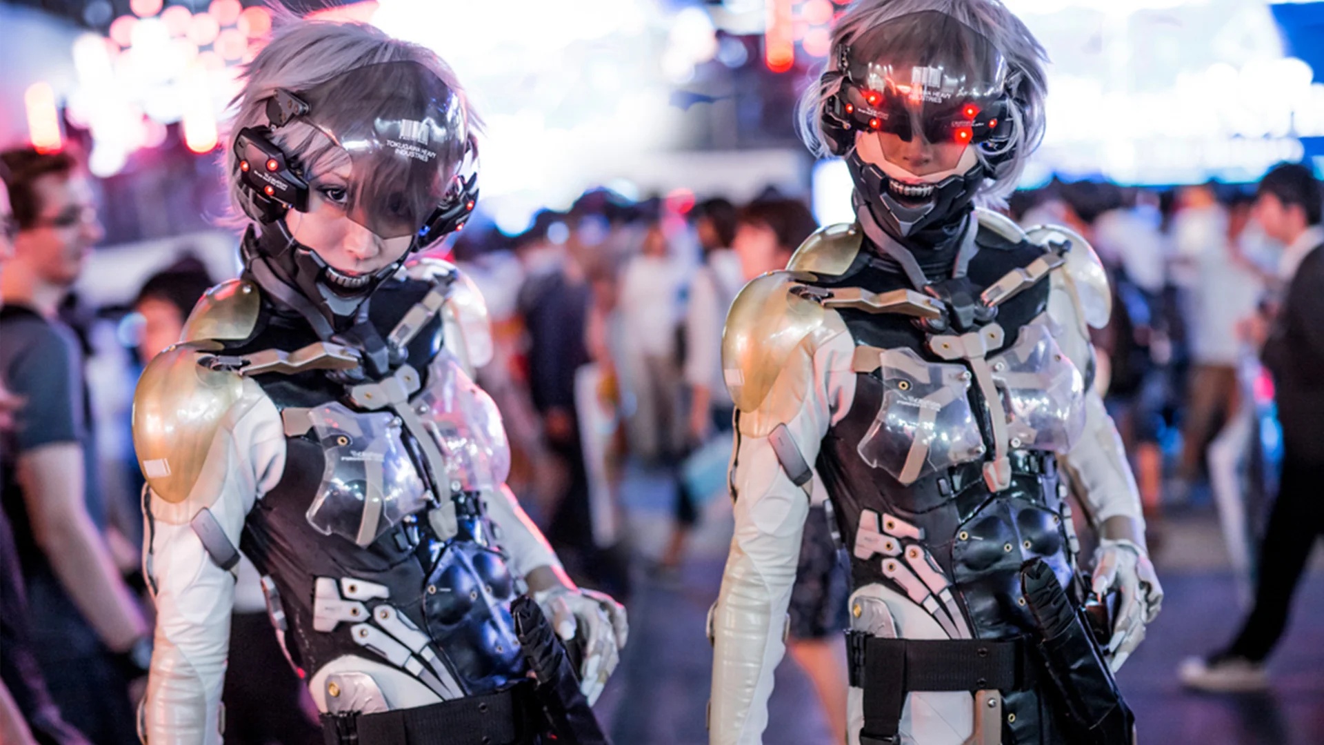 Super Rad METAL GEAR SOLID Raiden Cosplay with Motorized Helmet