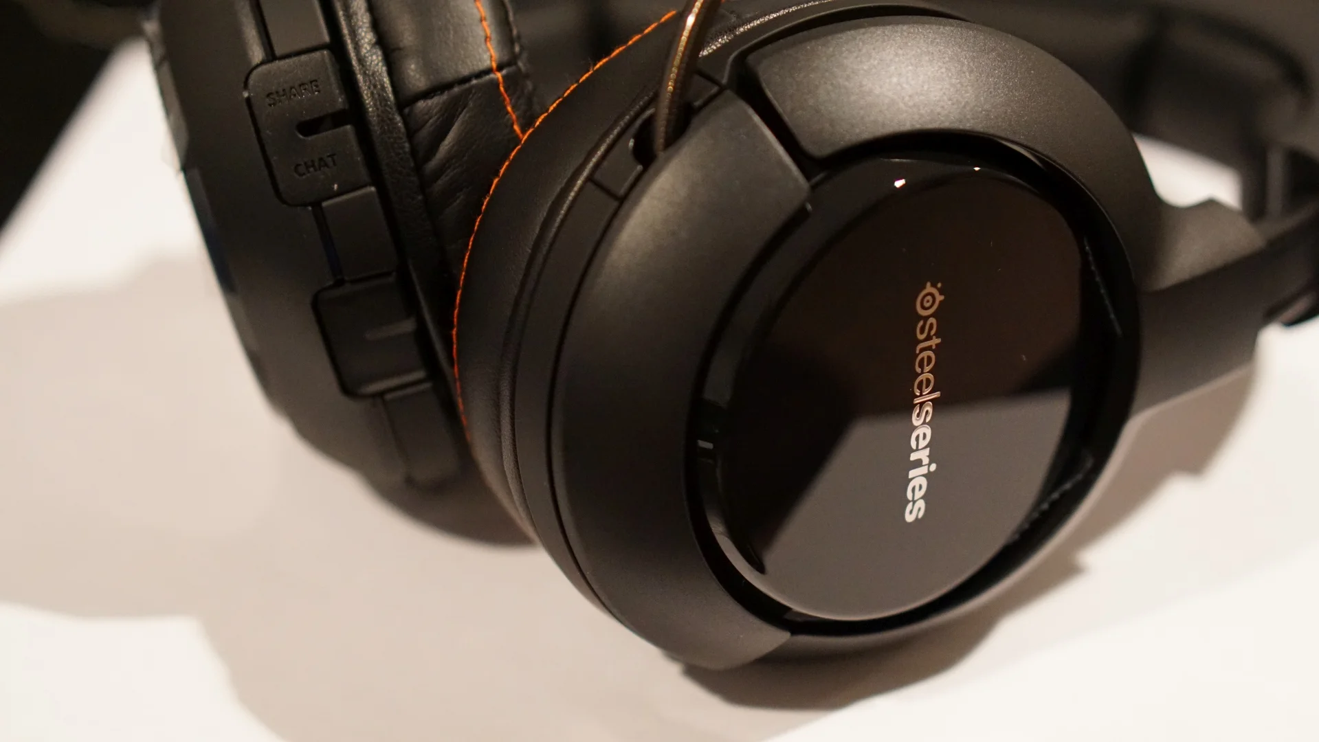 Review — SteelSeries Siberia 800 Will Rock Your Noggin