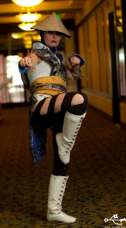 femaleraiden4.jpg
