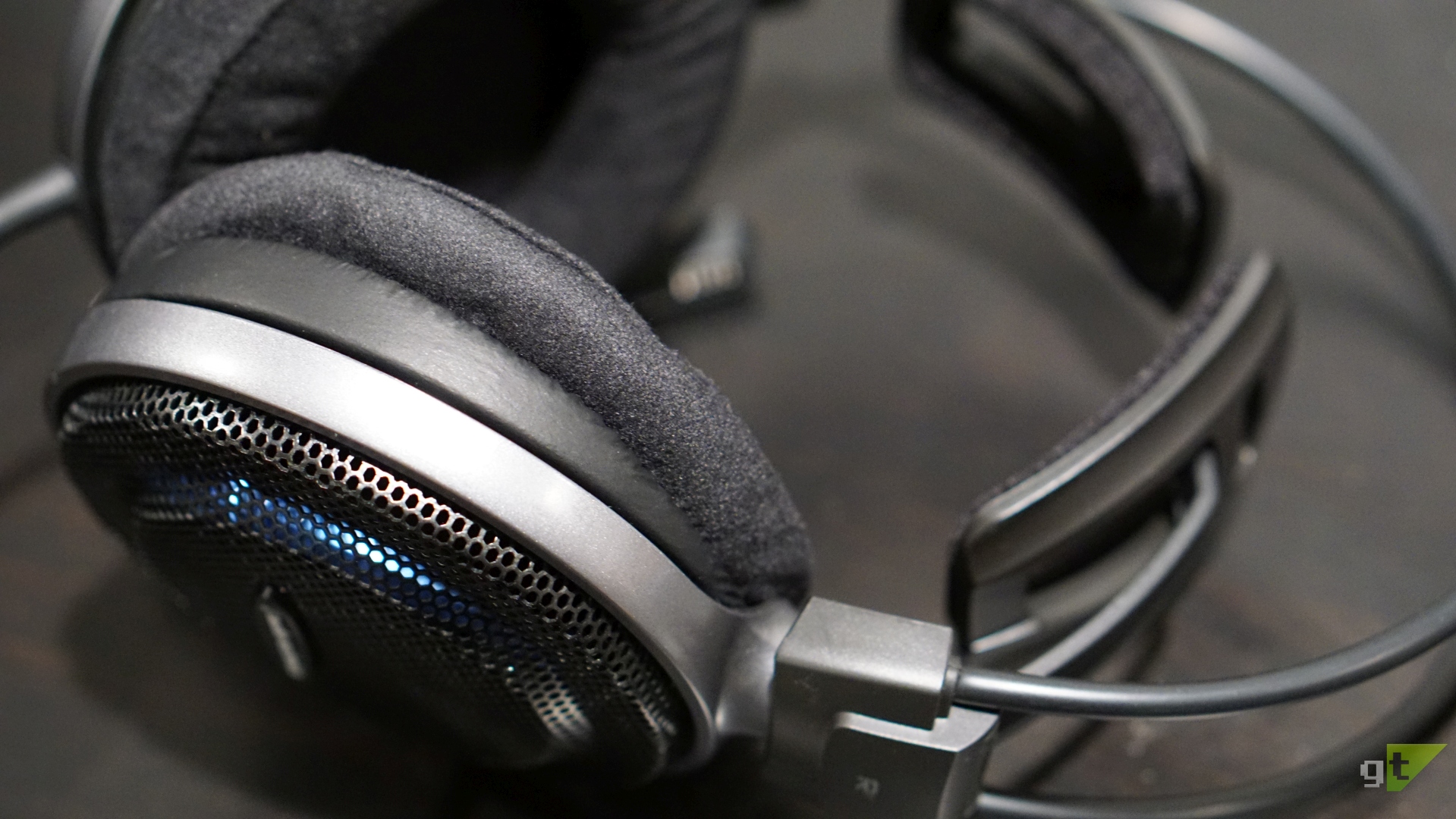 Gorgeous looks? Check. Solid design? For sure. Extremely comfy? And then some.