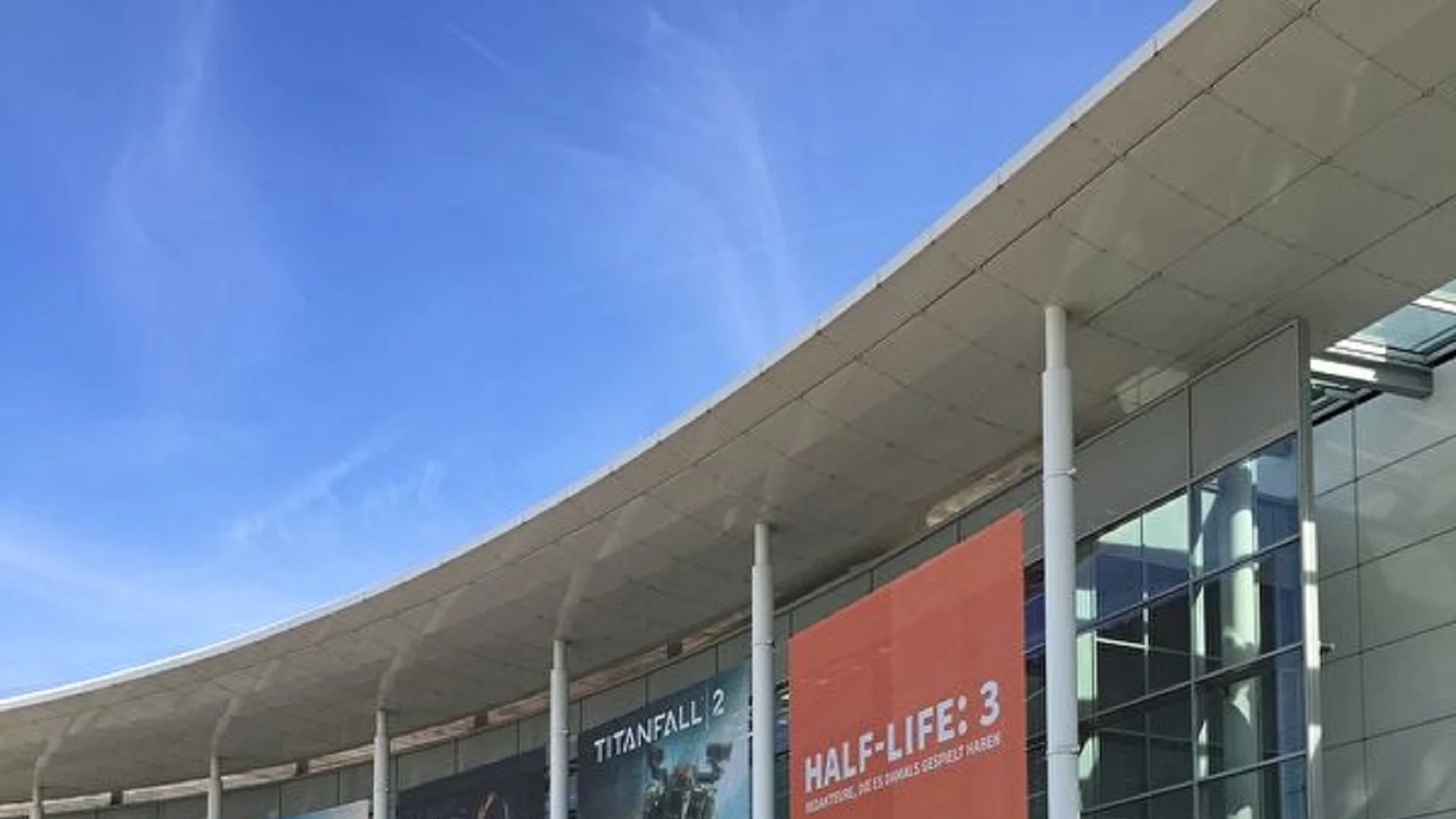 Media Company Trolls Gamescon Attendees With Fake HALF-LIFE 3 Banner