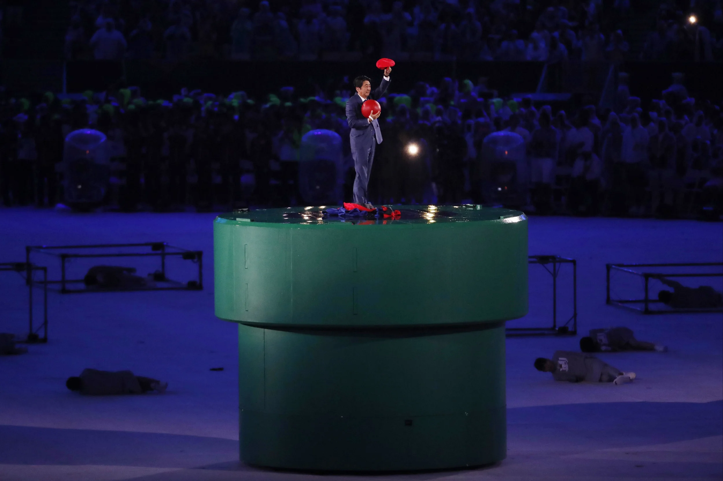 shinzo-abe-tokyo-2020-rio-closing-ceremony-mario.jpg