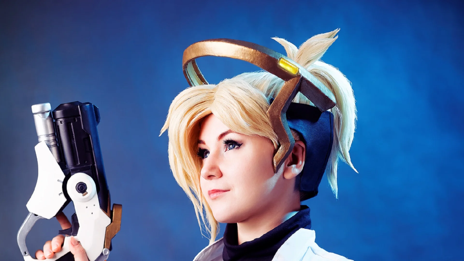 Mercy Puts On Her Stethoscope In This Awesome OVERWATCH Cosplay