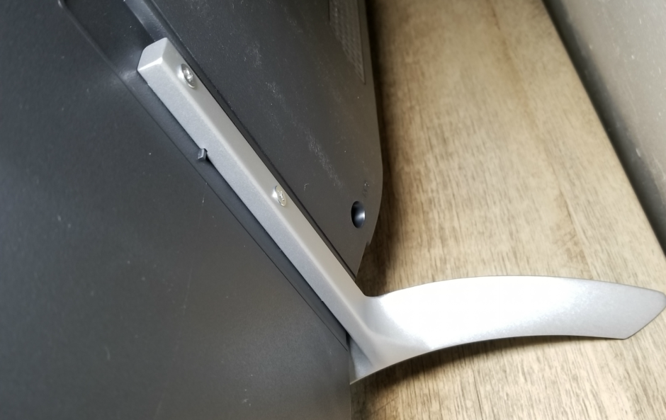 RCA_Roku_TV_Stand_GameTyrant.png