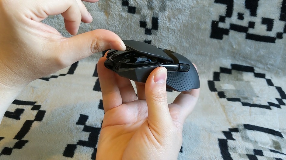 g903-hero-mouse-durability.jpg