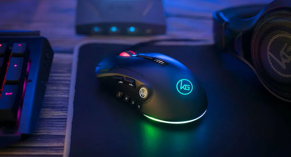 MMOMENTUM PRO MMO GAMING MOUSE Review: An Attractive Way To Ease Into MMO Gaming Mice