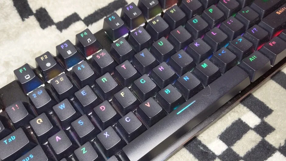 Glorious GMMK Review: A Great Mechanical Keyboard For Newcomers And Veterans Alike!