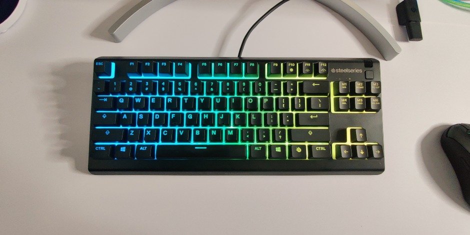 Steelseries APEX 3 RGB KEYBOARD: Unbox, Setup, and Review. w/cool color  display montage 