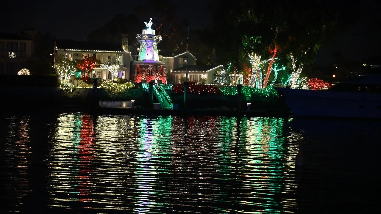 Davey's Locker Holiday Light Cruise Review: Bring A Jacket!