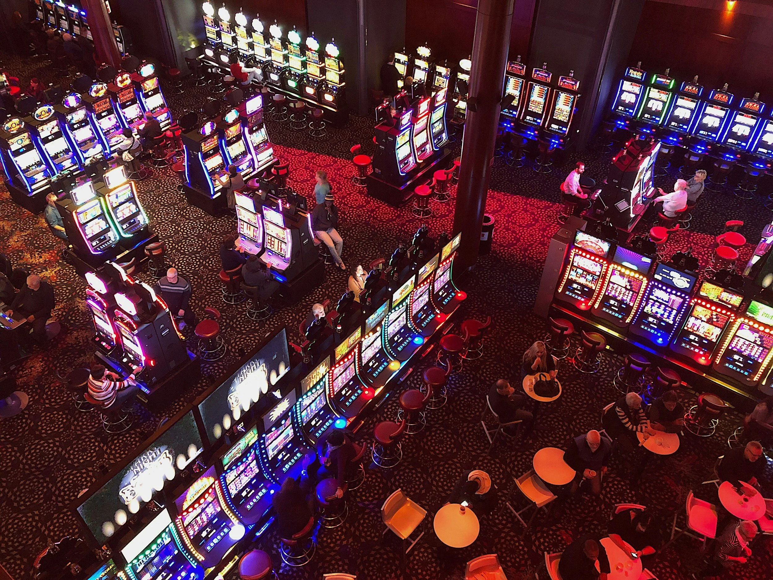 How are the best slots selected and at which festivals?
