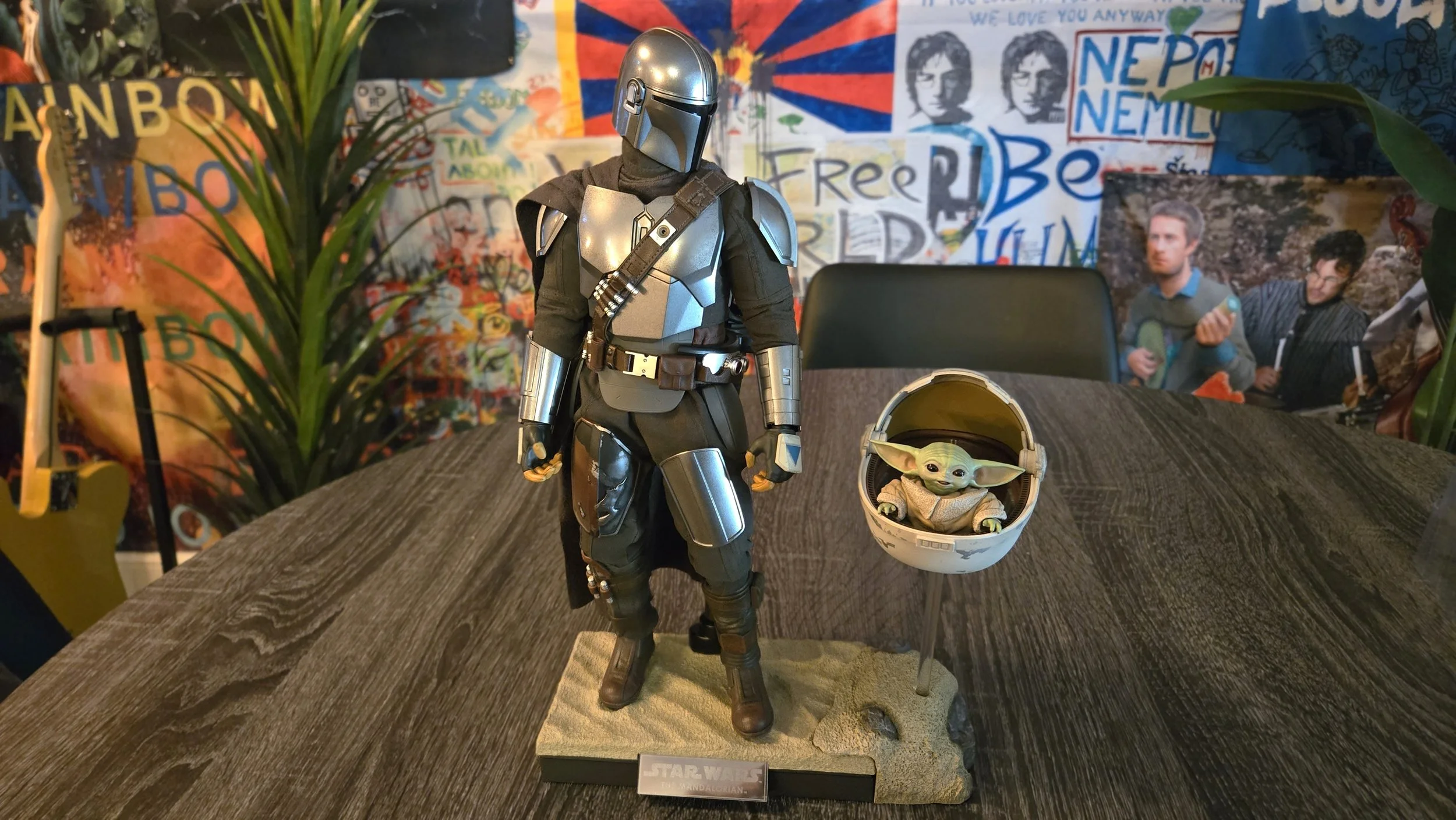 The Mandalorian and The Child Sixth Scale Figure (Deluxe Edition) by Hot Toys: Overview and Hands-On Impressions