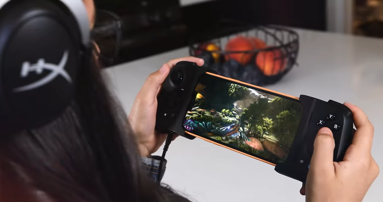  RiotPWR Mobile Cloud Gaming Controller for iOS – Mobile Console  Gaming on your iPhone - Play Game Pass, Apple Arcade + more [1 Month Xbox  Game Pass Ultimate Included] : Video Games