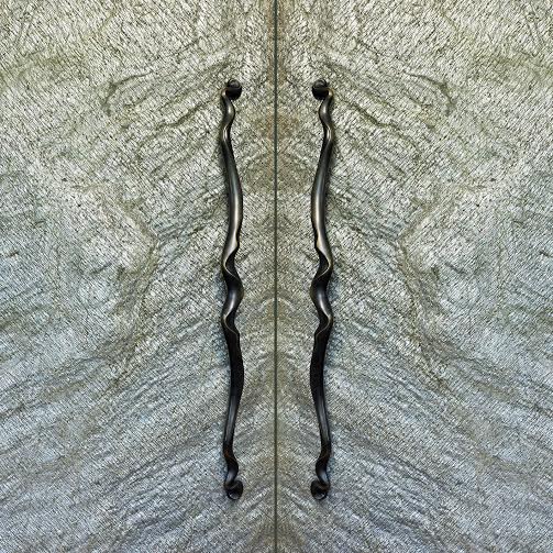 Bronze door handle from the Ergo collection of Martin Pierce Hardware, Los Angeles CA 90016. Photo by Doug Hill