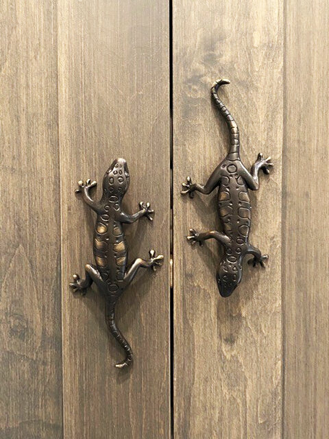 2 small GECKO DOOR PULLS 21cm aged brass scales old style house handle 8.1/2" B 