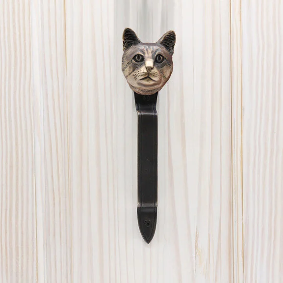 Common cat pull front.jpg