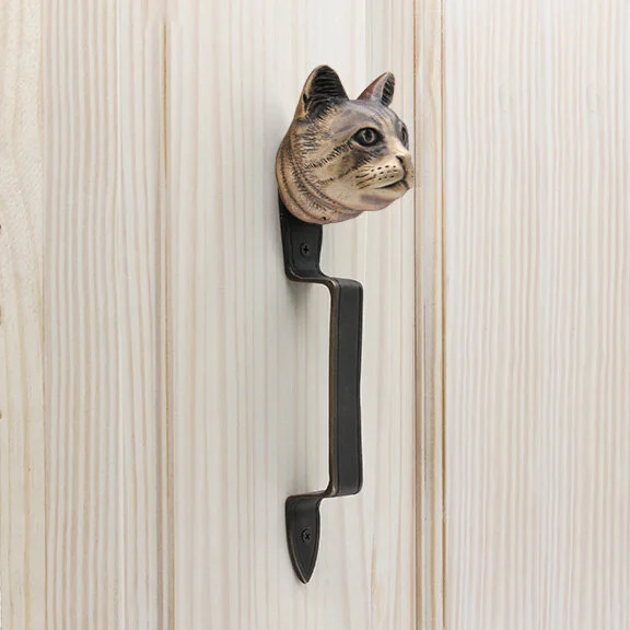 Common cat pull left.jpg