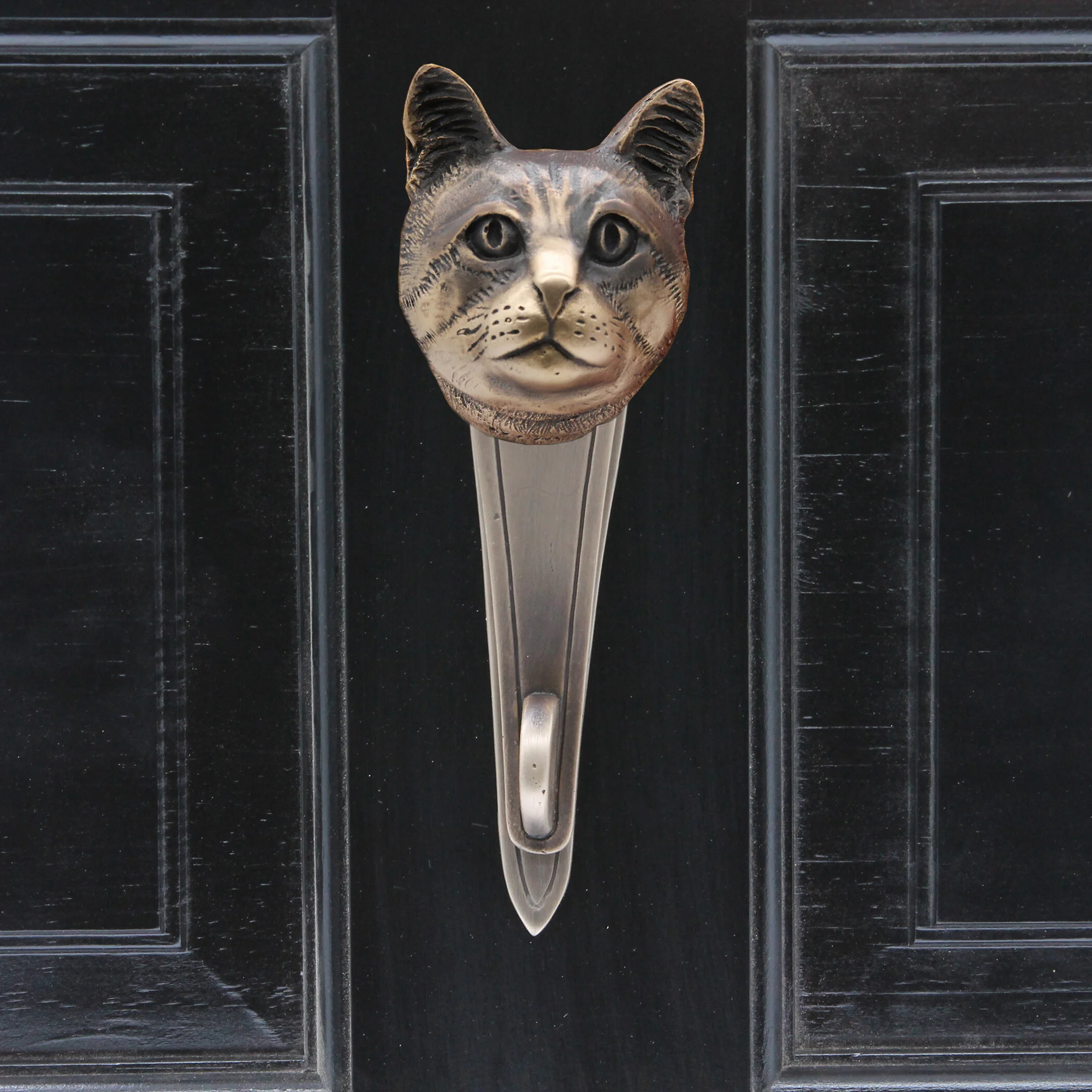 Common cat knocker front.jpg