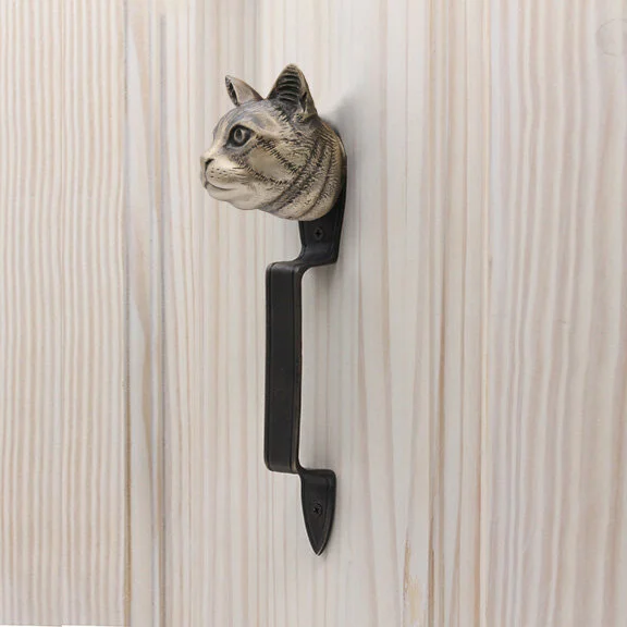 Common cat pull right.jpg