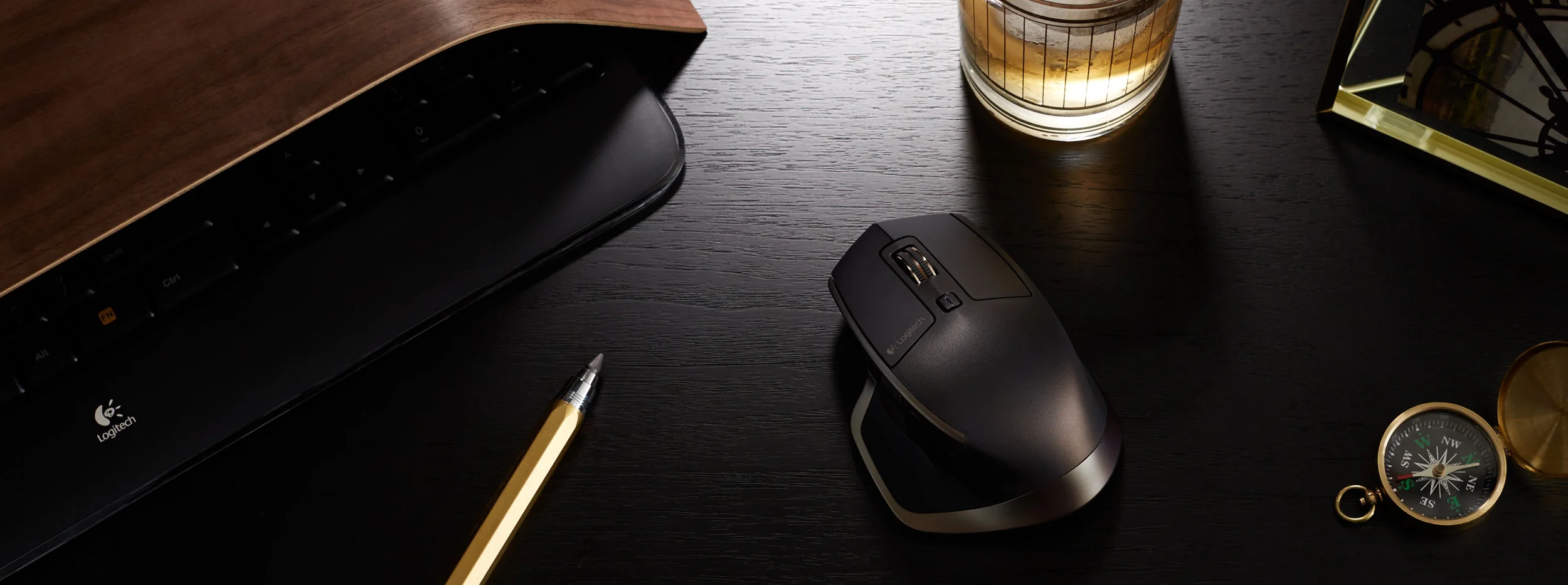 ConsumerElectronics_FathersDay_02172016_Home Office_Logitech_MXMaster923_jw_v1.jpg